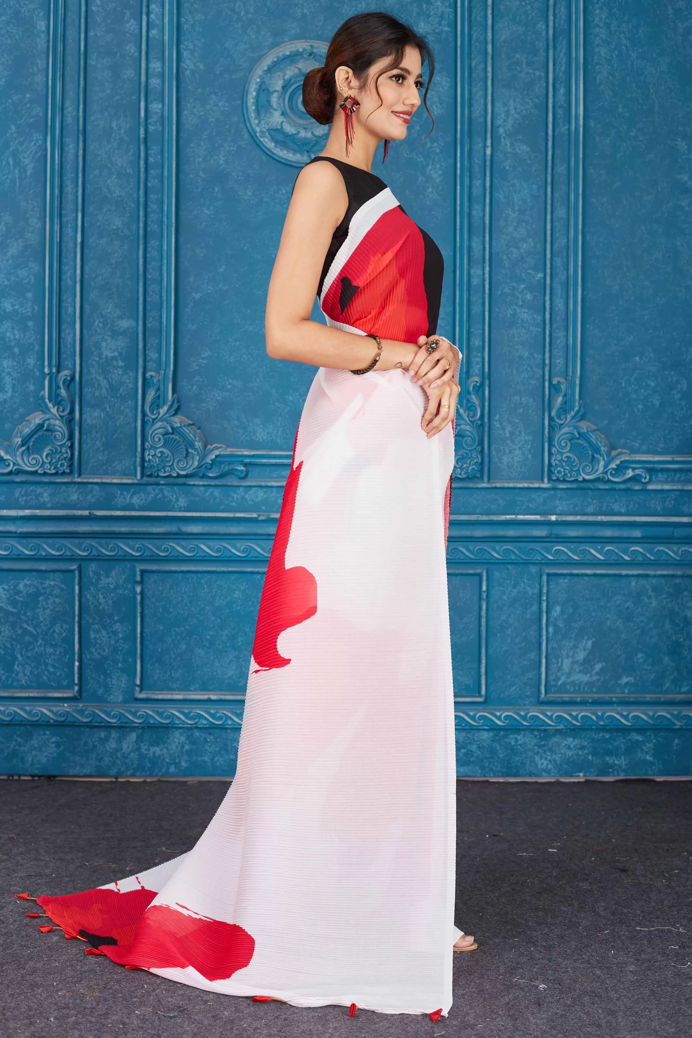 91A304 Cream and Red Abstract Print Crushed Georgette Sari