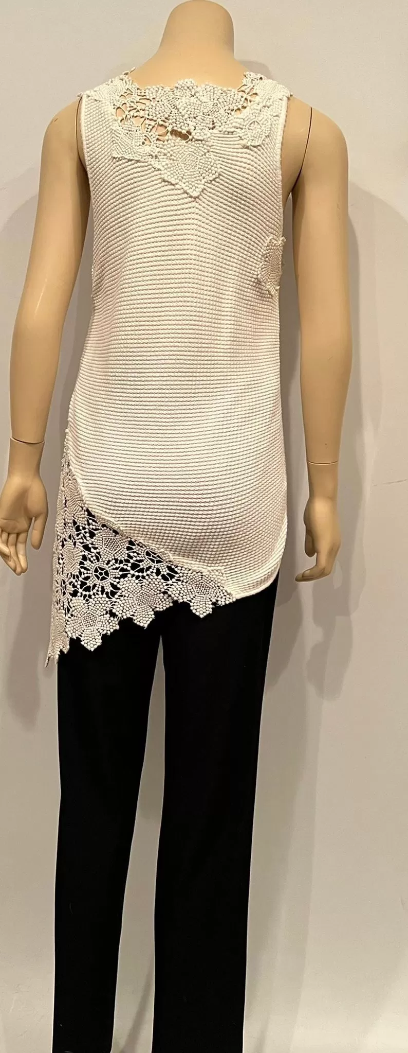 Chanel 11P 2011 Spring Floral Cotton Crochet White Asymmetrical Blouse Top FR 36 US 4