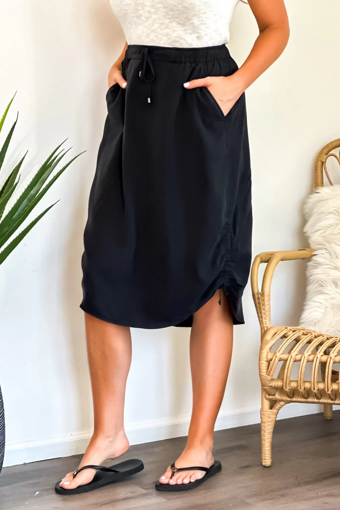 Lara Flowy Drawstring Skirt : Black