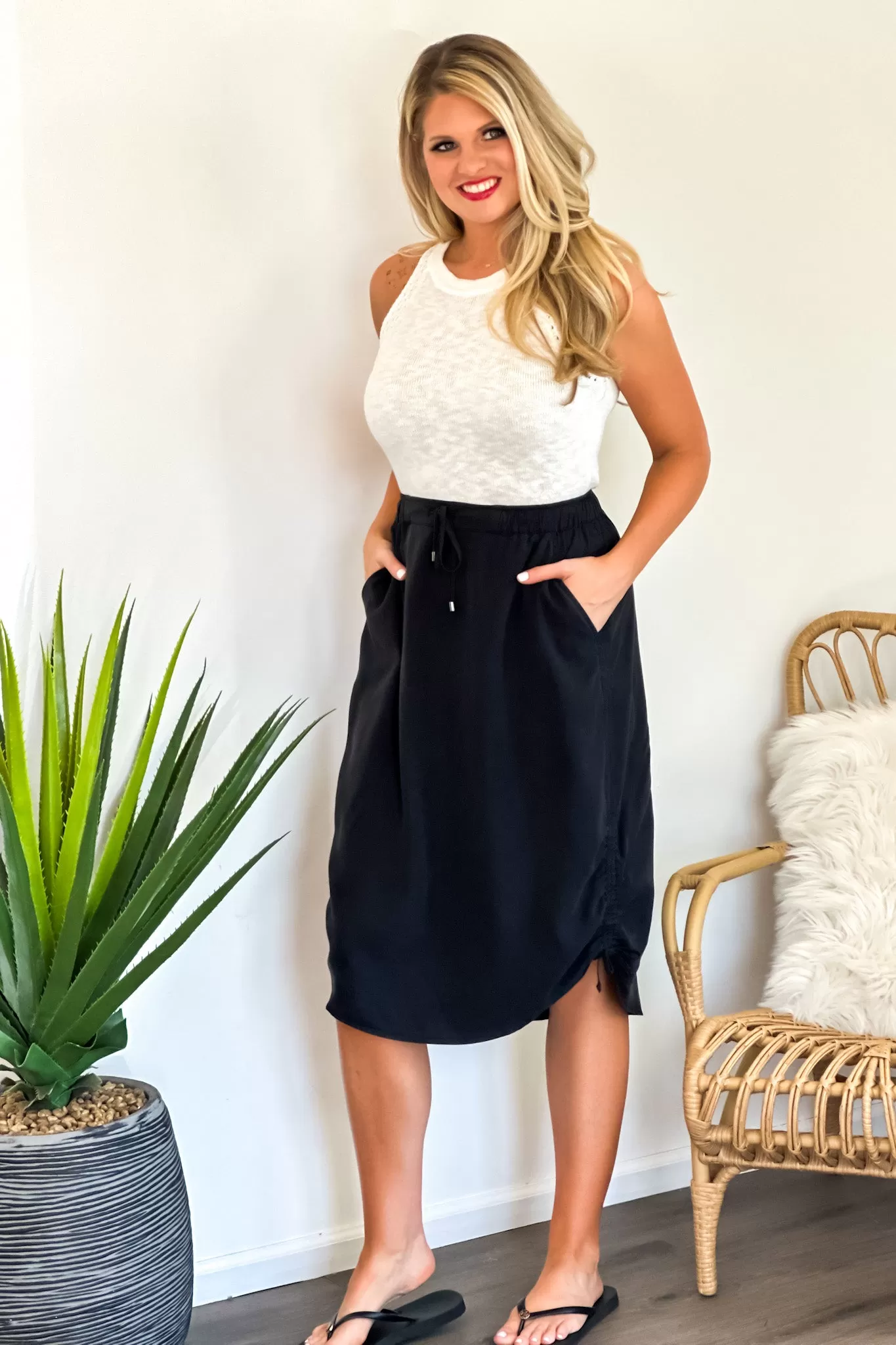 Lara Flowy Drawstring Skirt : Black